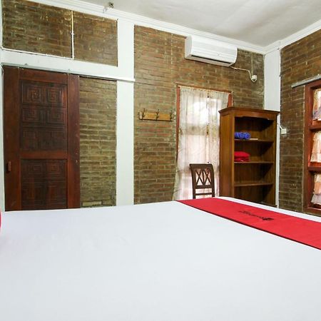 Reddoorz Near Rumah Sakit Wirosaban Salakan Exterior foto