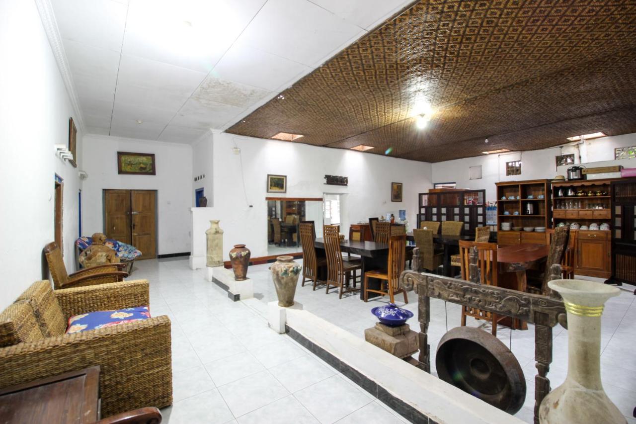 Reddoorz Near Rumah Sakit Wirosaban Salakan Exterior foto