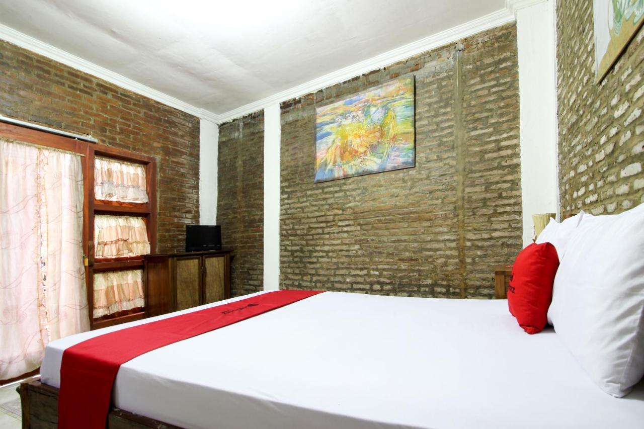 Reddoorz Near Rumah Sakit Wirosaban Salakan Exterior foto