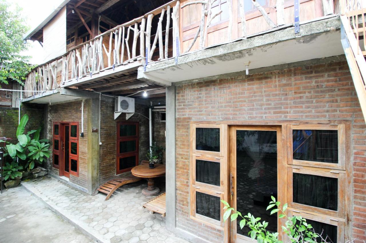 Reddoorz Near Rumah Sakit Wirosaban Salakan Exterior foto