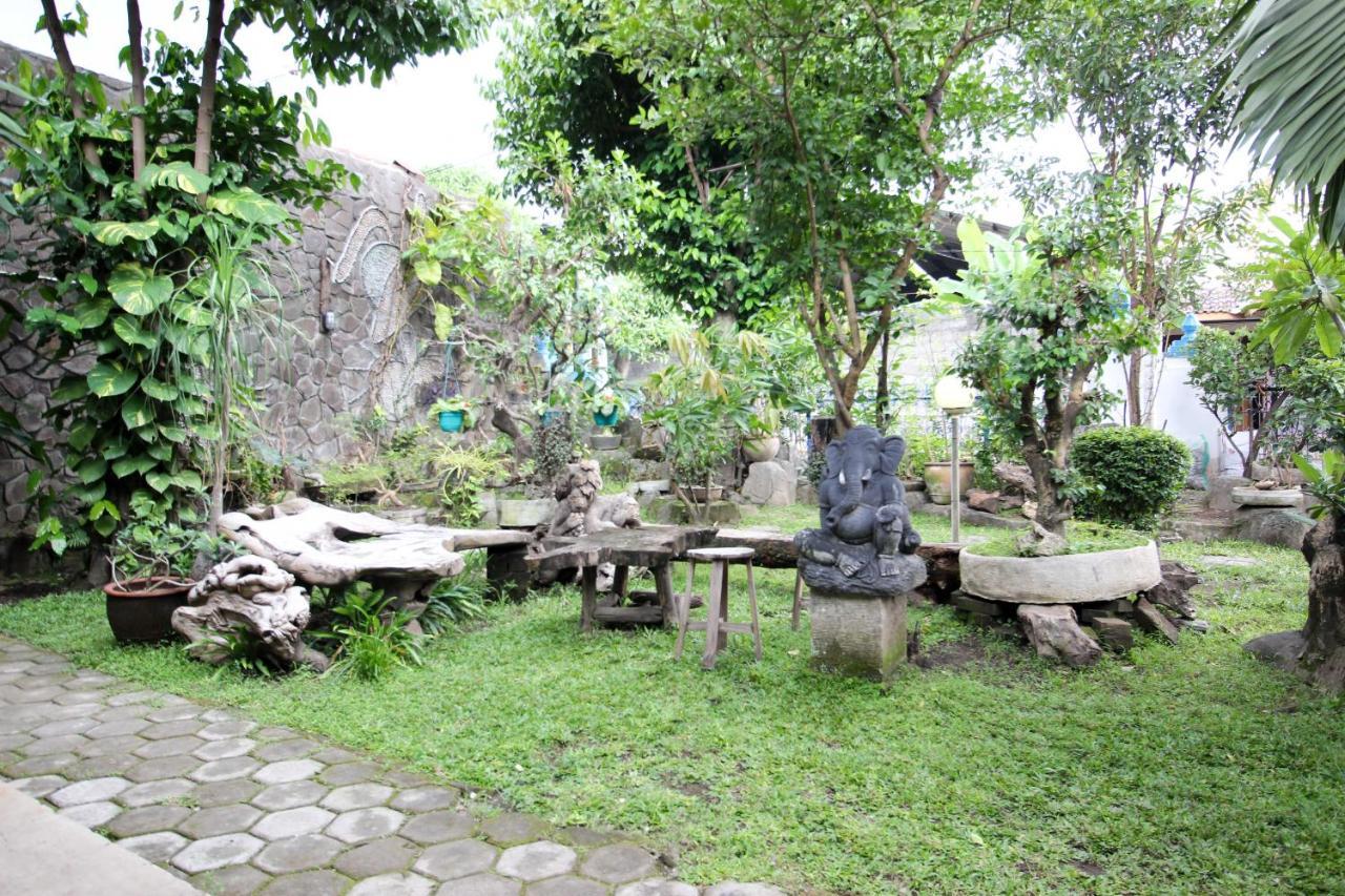 Reddoorz Near Rumah Sakit Wirosaban Salakan Exterior foto
